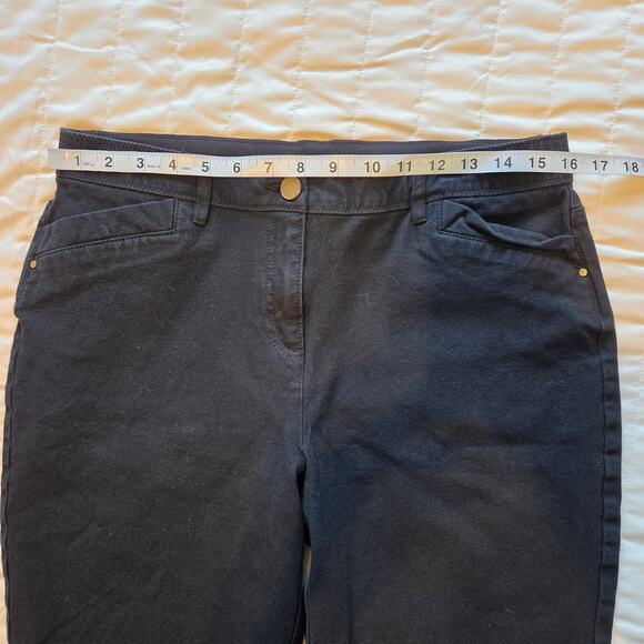 Chico's Black Denim Jean Shorts size 1.5, fits size 8 or 10, stretch, Inseam 10" - Picture 6 of 9